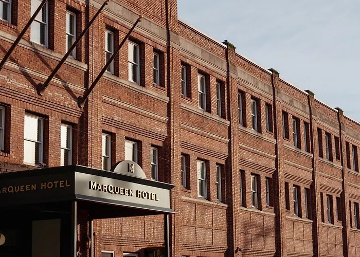 Marqueen Hotel - Newly Renovated